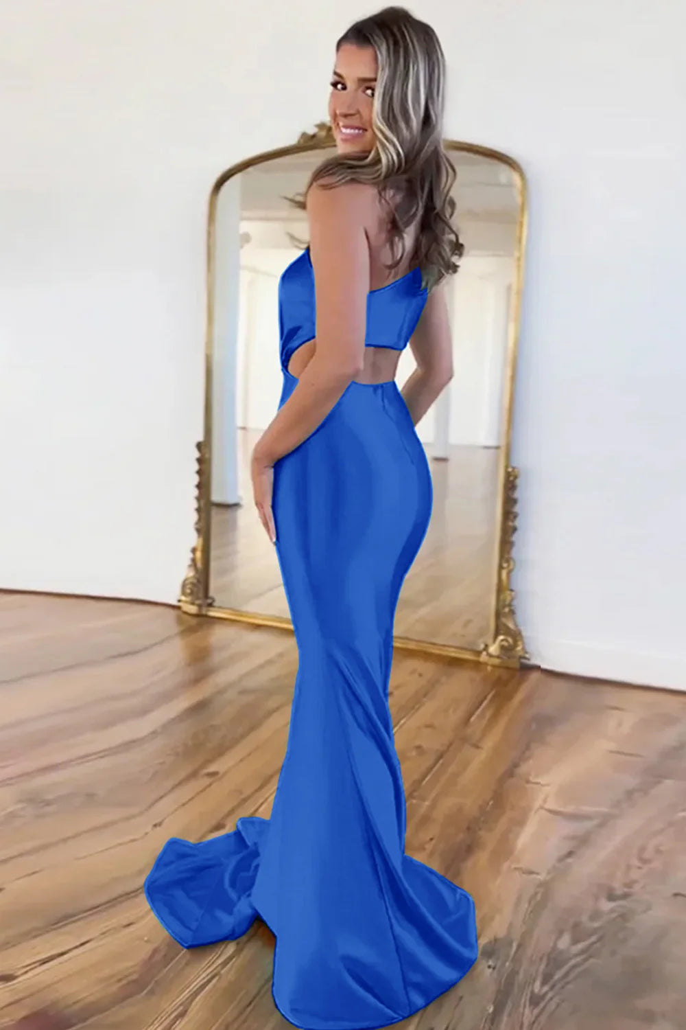 Vestido de fiesta de sirena con un solo hombro y aberturas